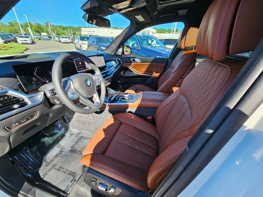 Used 2026 Mineral White Metallic BMW xDrive40i image 14