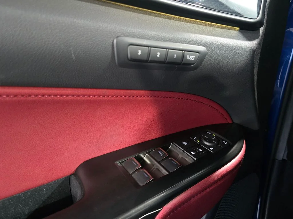 Used 2023  Lexus 250 Premium image 13