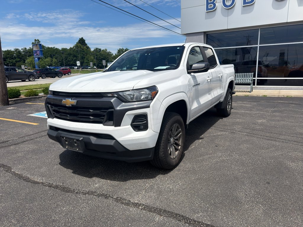 Used 2024 Summit White Chevrolet 4WD LT image 1