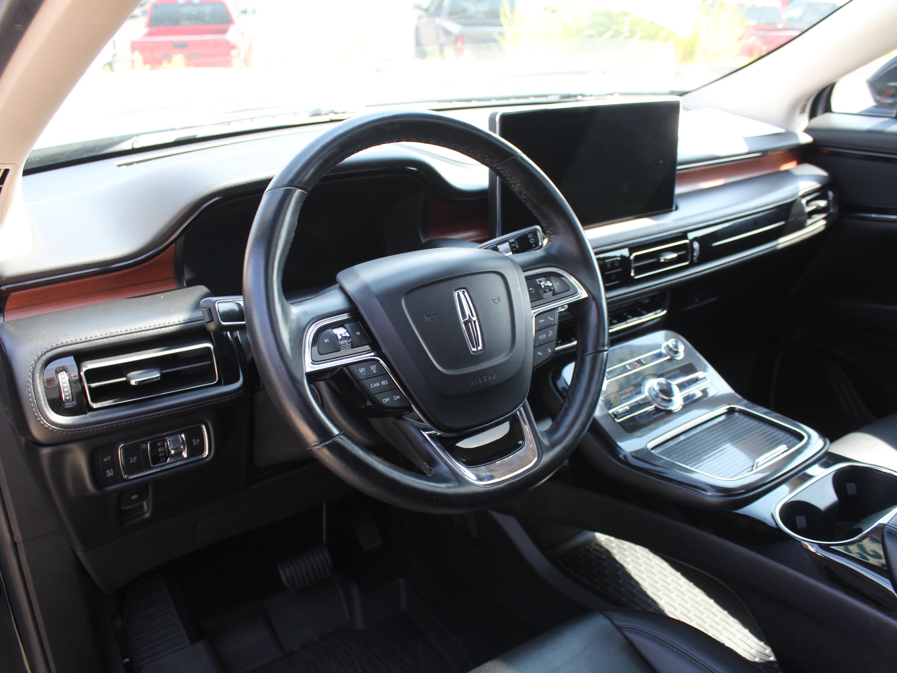 Used 2022 Black Lincoln Reserve image 15