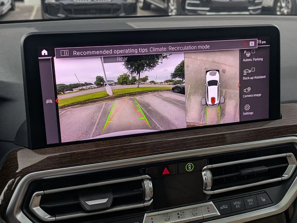 Used 2023 White BMW sDrive30i image 19