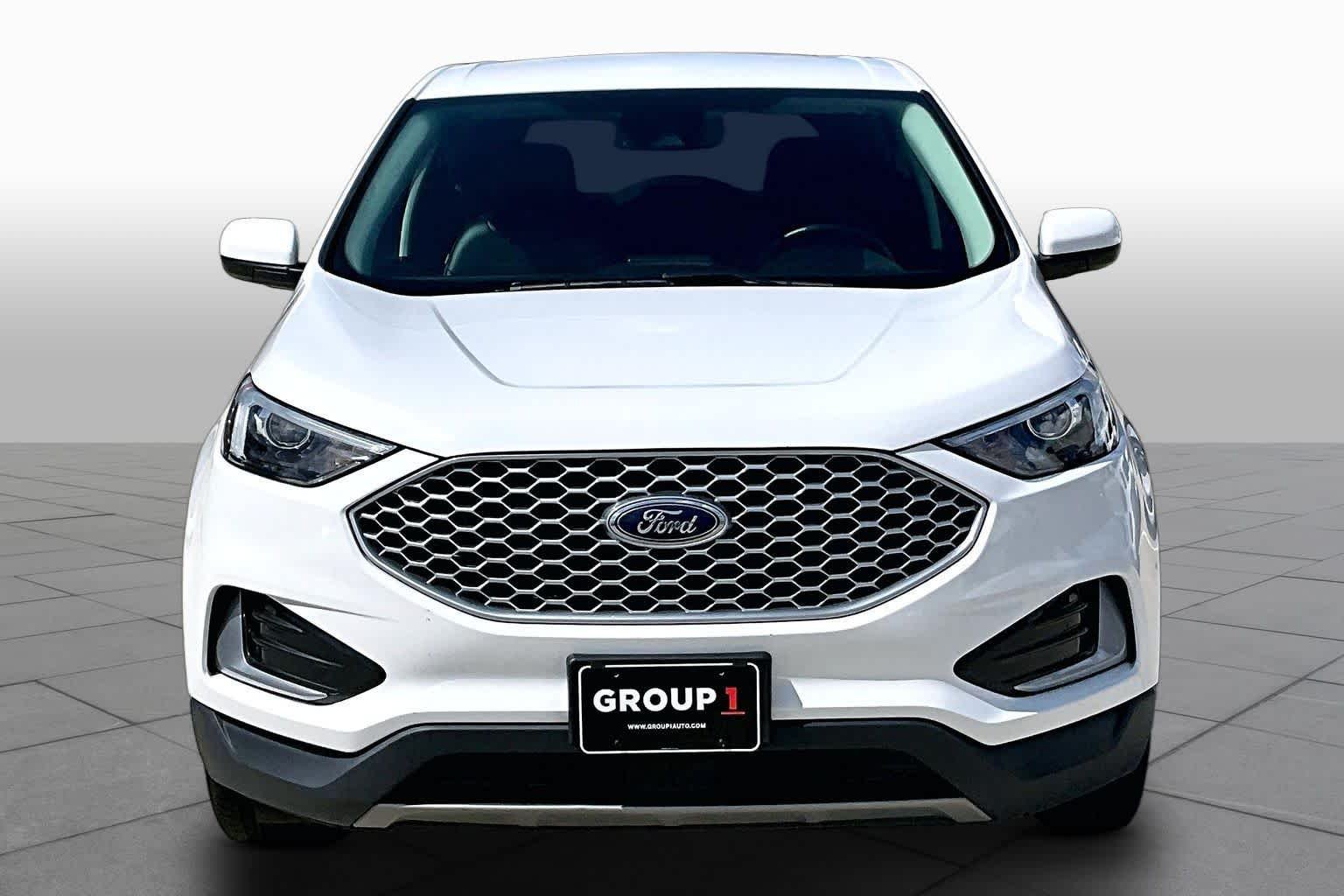 Used 2023 Oxford White Ford SEL image 4