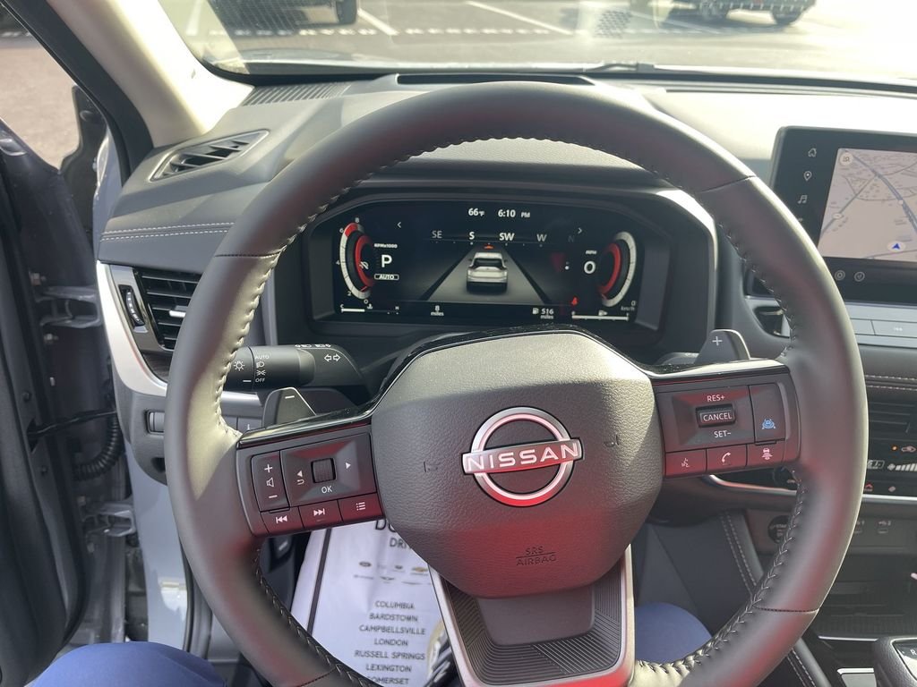 New 2026 Boulder Gray Pearl / Super Black Two-tone Nissan Platinum image 14