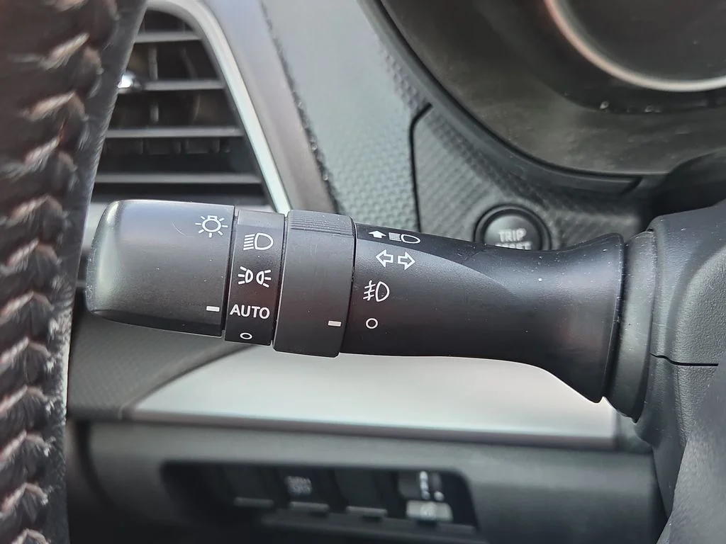 Used 2022 Green Subaru Premium image 33