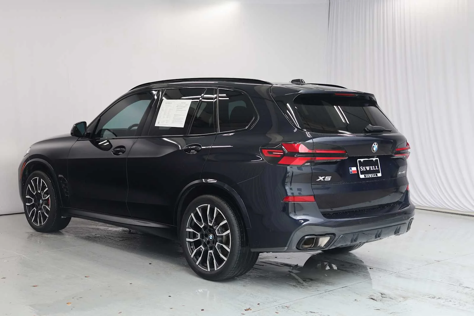 Certified Used 2024 Carbon Black Metallic BMW xDrive40i image 5