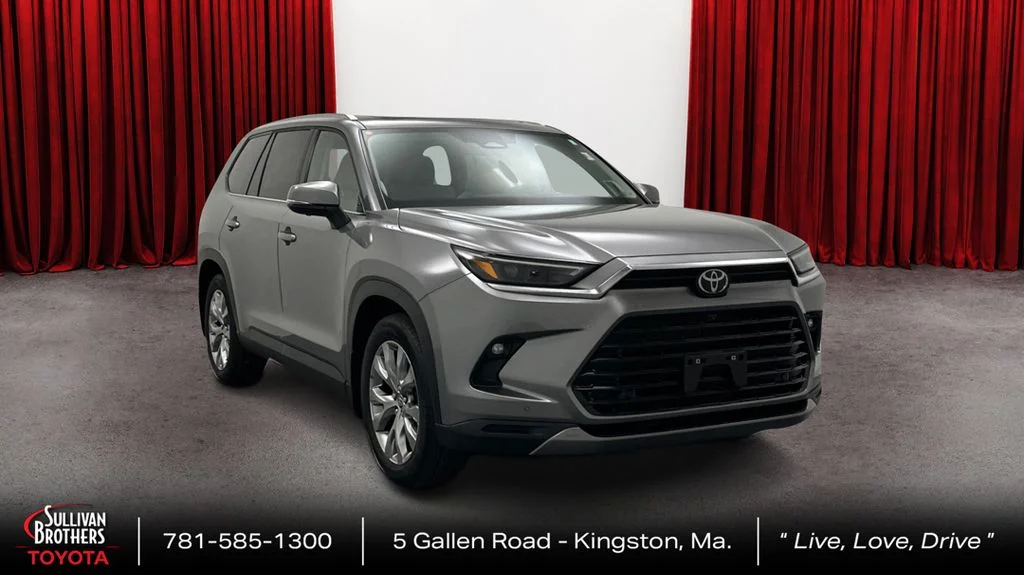 Certified Used 2025  Toyota Limited image 3