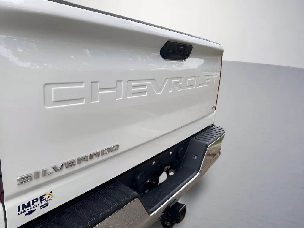 Used 2026 Summit White Chevrolet LT image 31