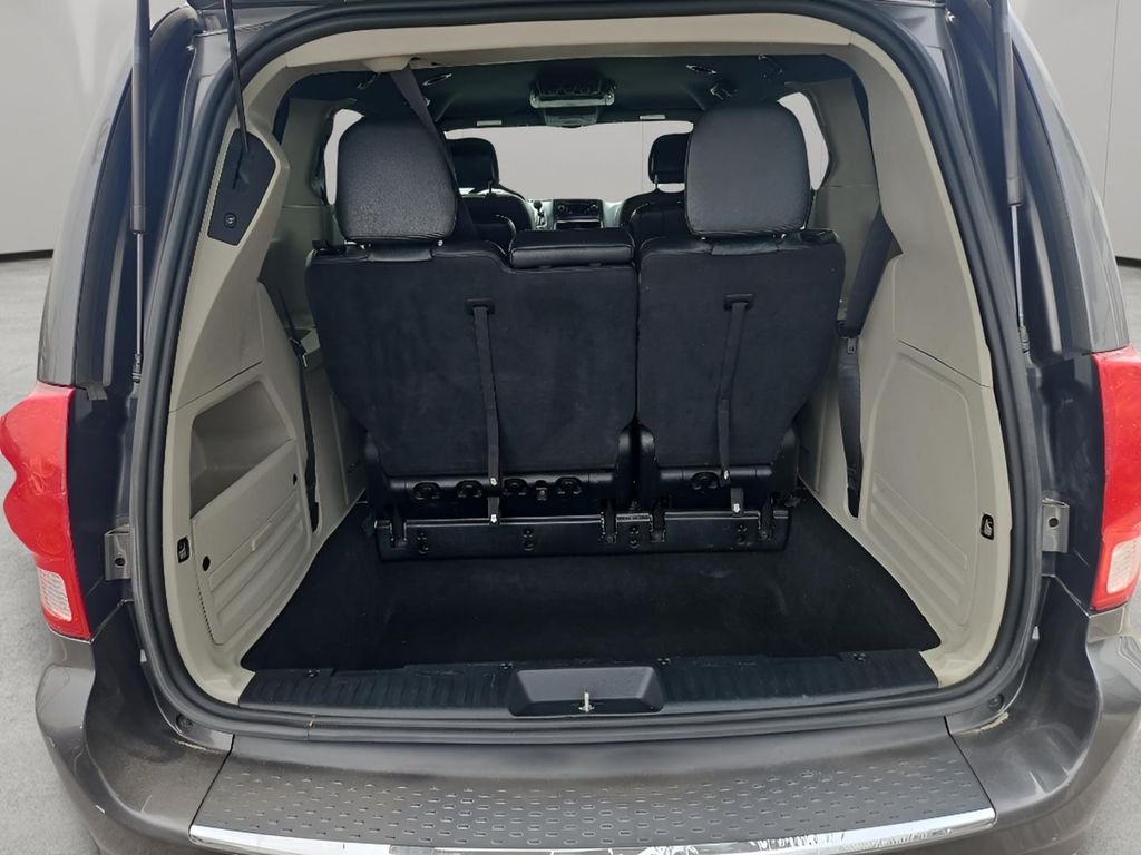 Used 2017 Granite Pearlcoat Dodge SXT image 14