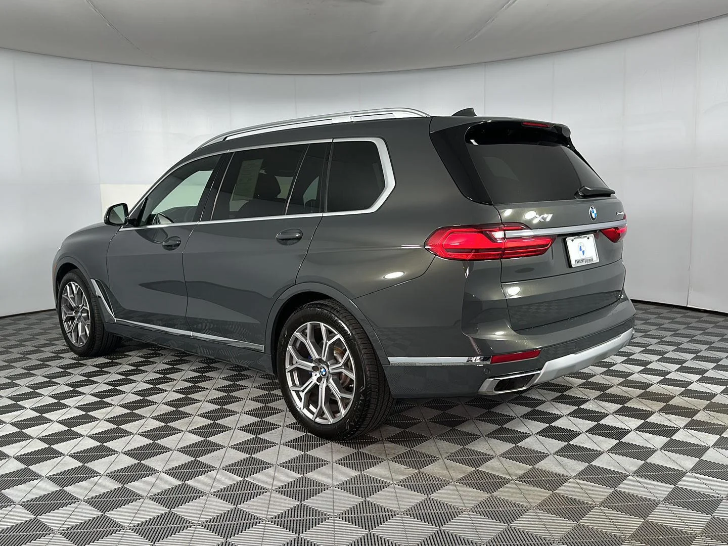 Used 2022 Dravit Grey Metallic BMW xDrive40i image 24