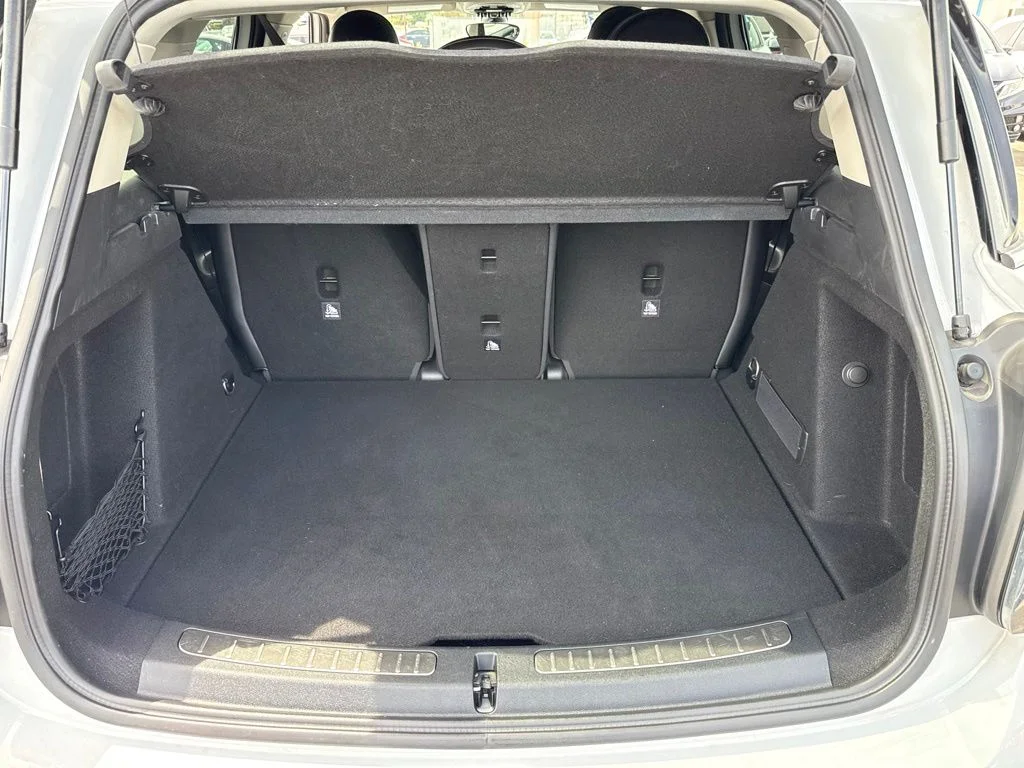 Used 2019 White MINI Classic image 7