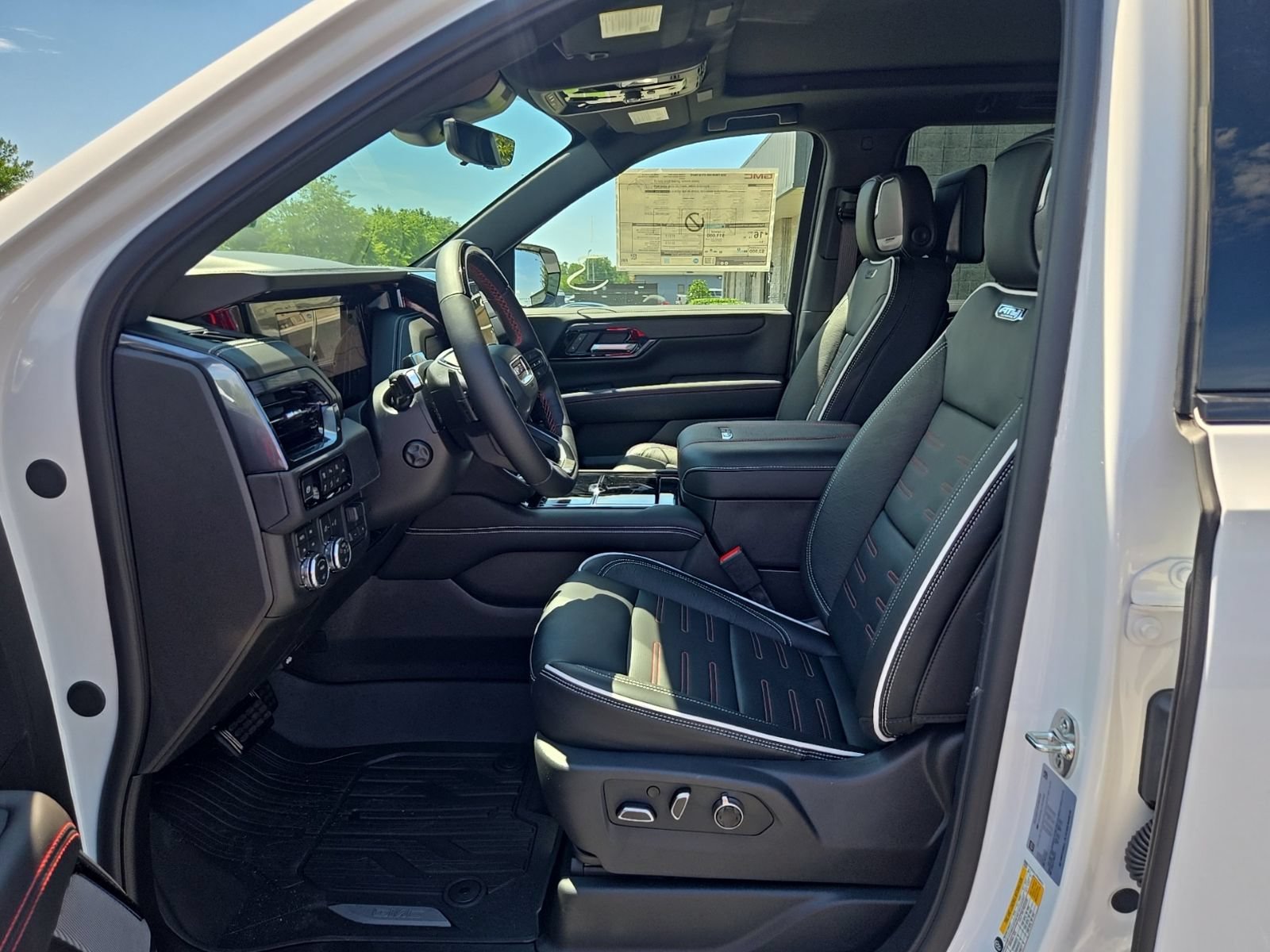 2026 GMC Yukon AT4 Ultimate - Photo 32