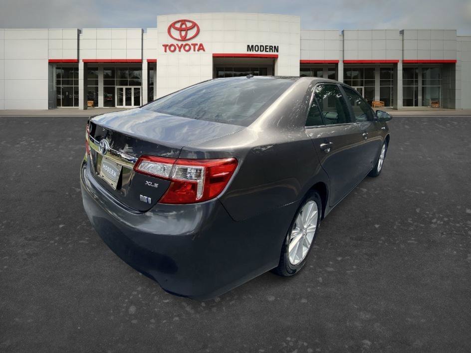 Used 2014 Magnetic Gray Metallic Toyota XLE image 5