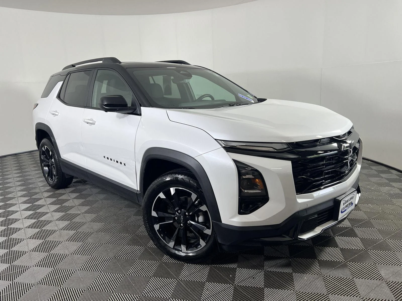 Used 2025 Iridescent Pearl Tricoat Chevrolet AWD RS image 1