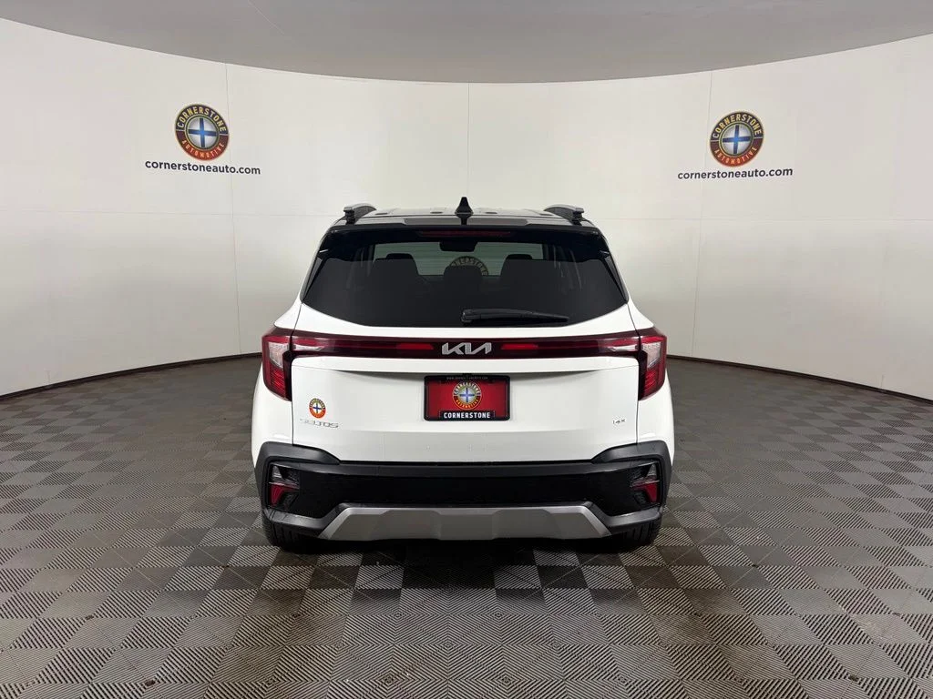 Used 2024 White Kia SX image 18