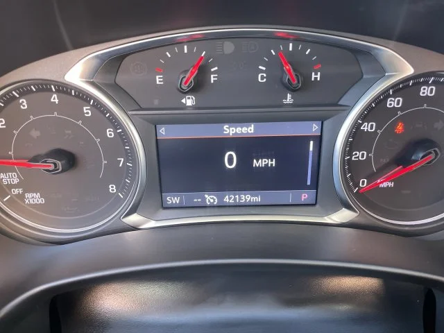 Used 2024 White GMC SLT image 17