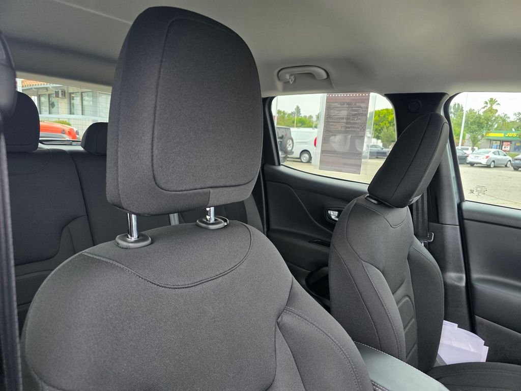 Certified Used 2022 Gray Jeep Latitude image 20