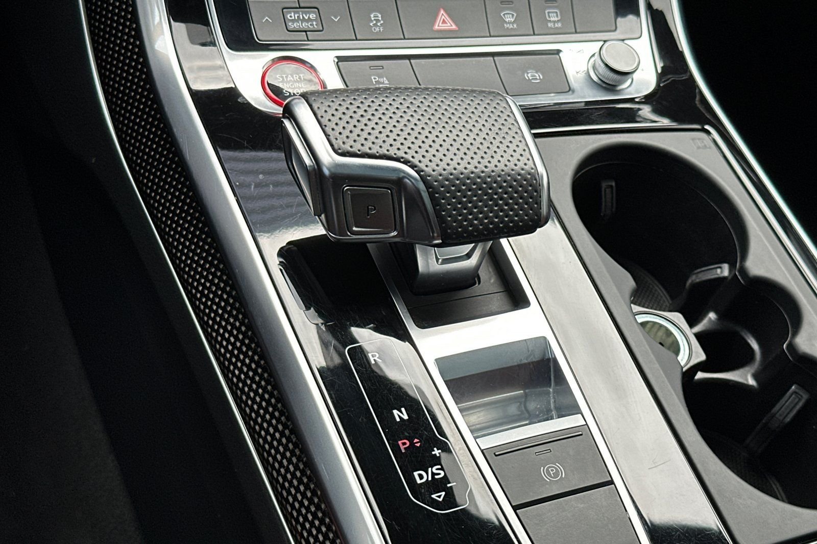 Used 2021 White Audi 4.0T Premium Plus image 25