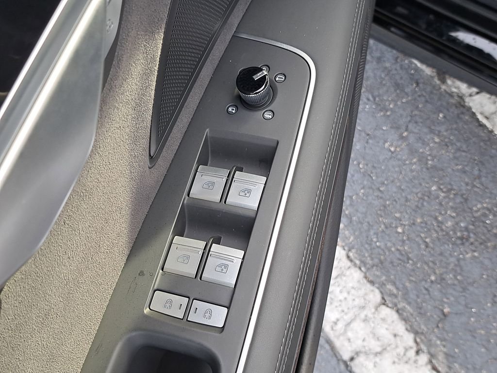 2025 Audi A8 Base - Photo 23