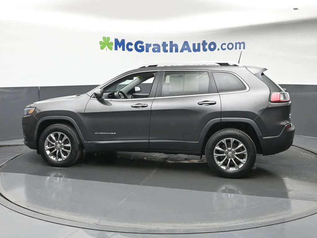 Used 2019 Gray Jeep Latitude Plus image 25