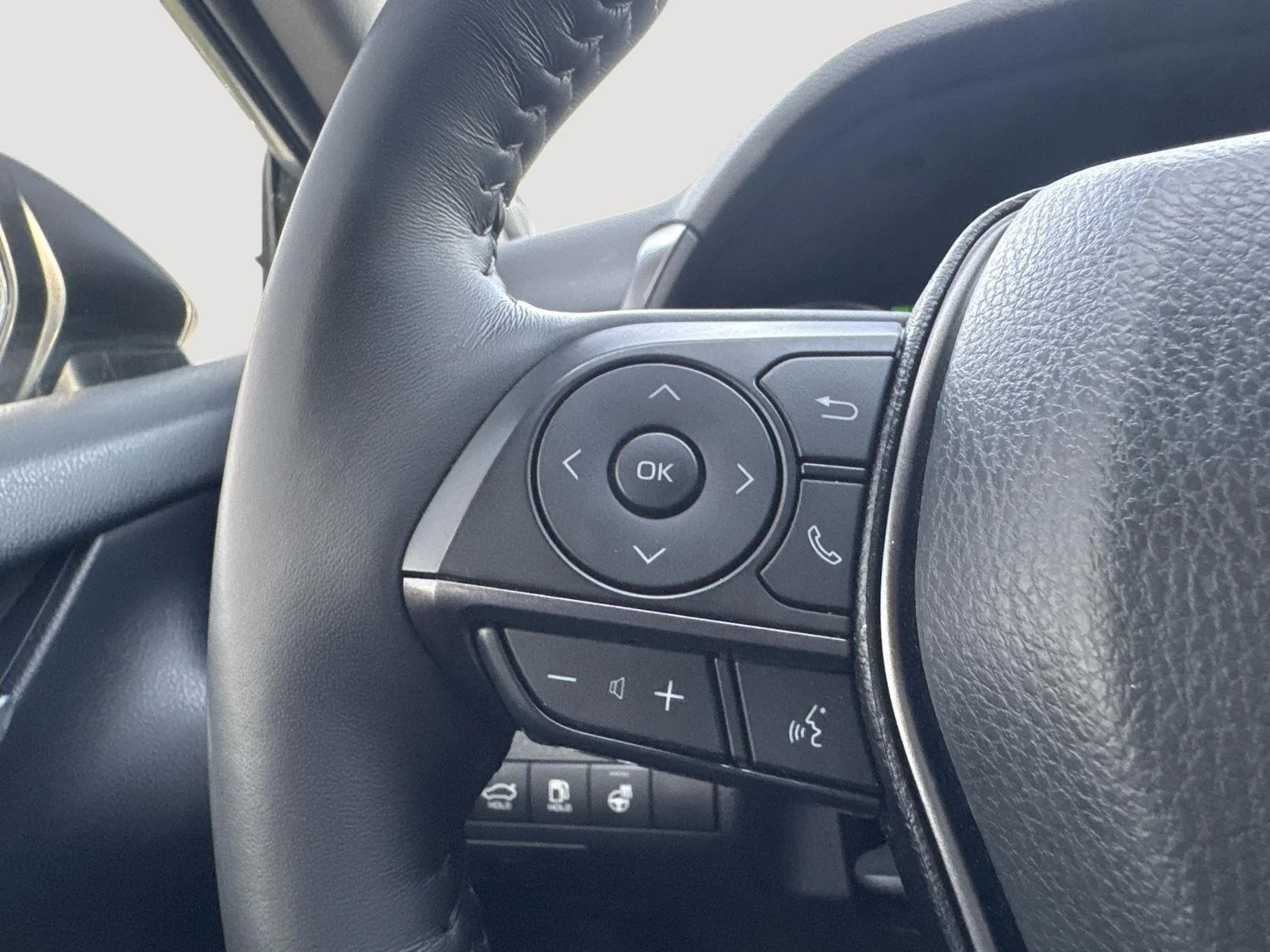 Used 2023 SILVER Toyota XSE image 40