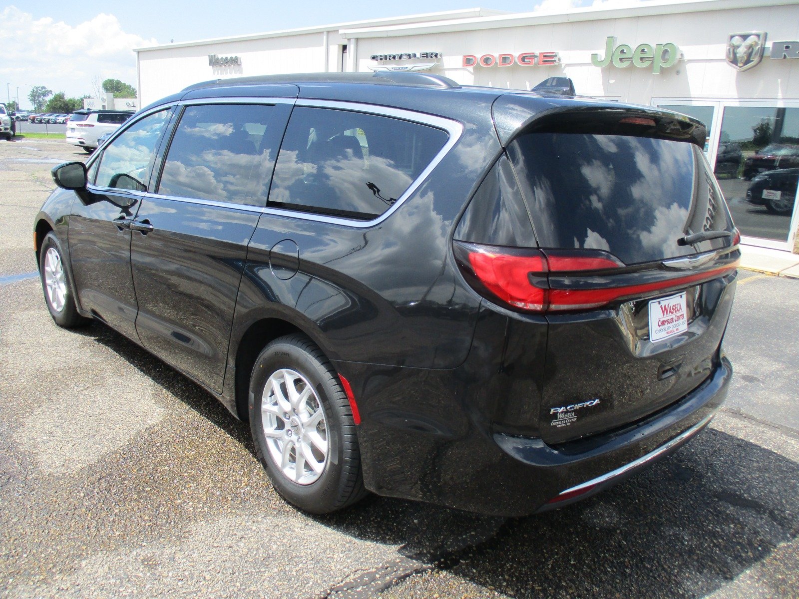 Used 2022 BLACK Chrysler Touring L image 4