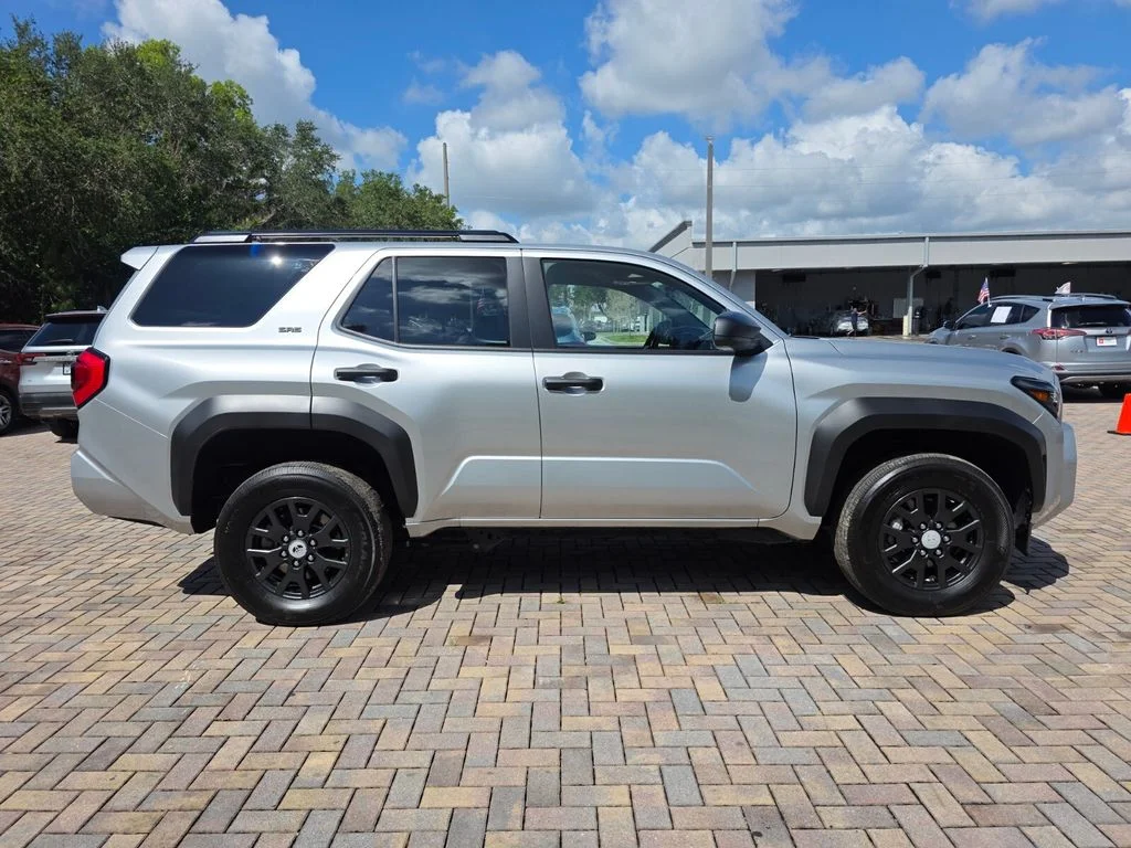 Used 2025  Toyota SR5 image 12