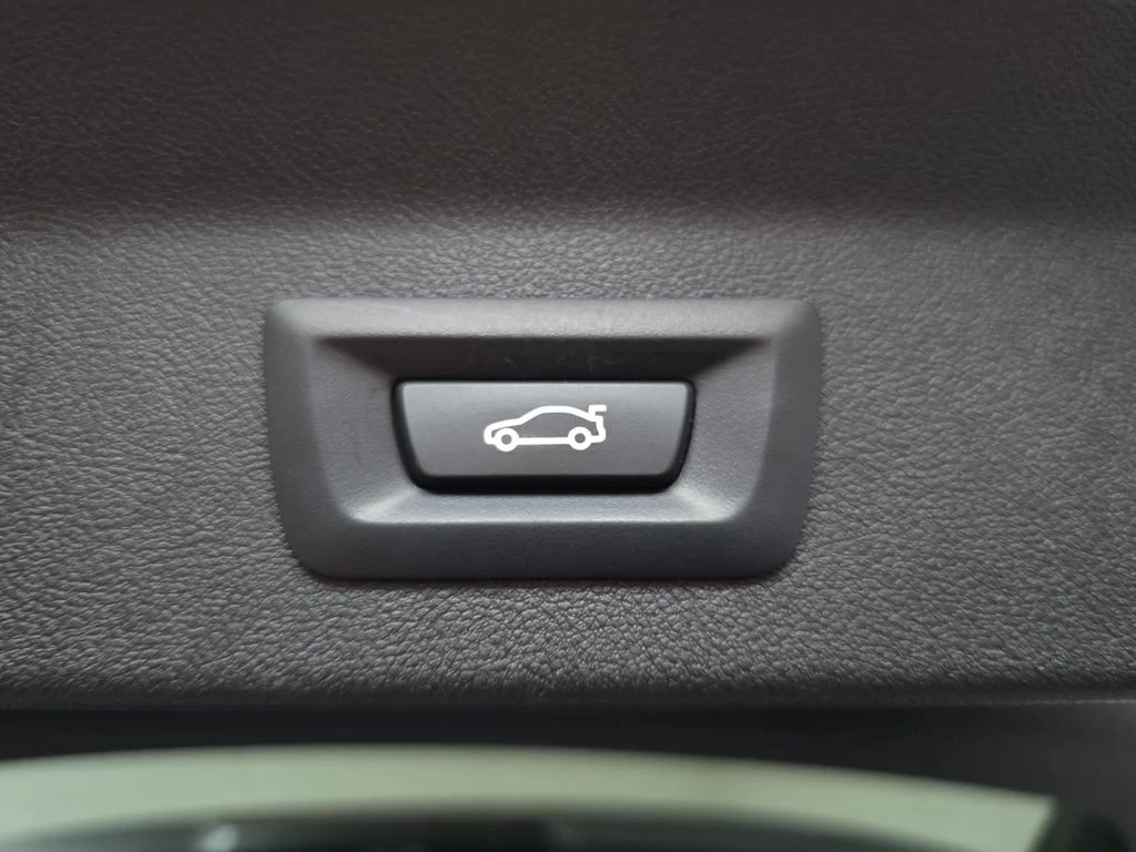 Used 2019 Silver BMW xDrive30i image 16