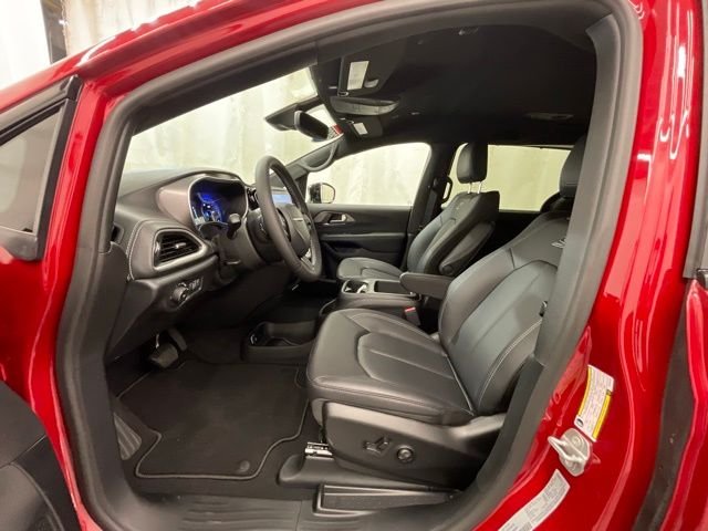 2026 Chrysler Pacifica Select - Photo 10