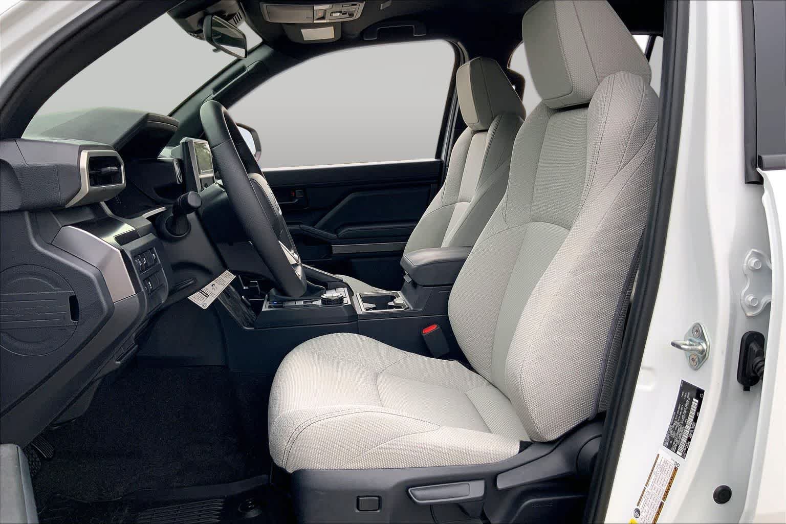 Used 2025 Ice Cap Toyota SR5 image 8