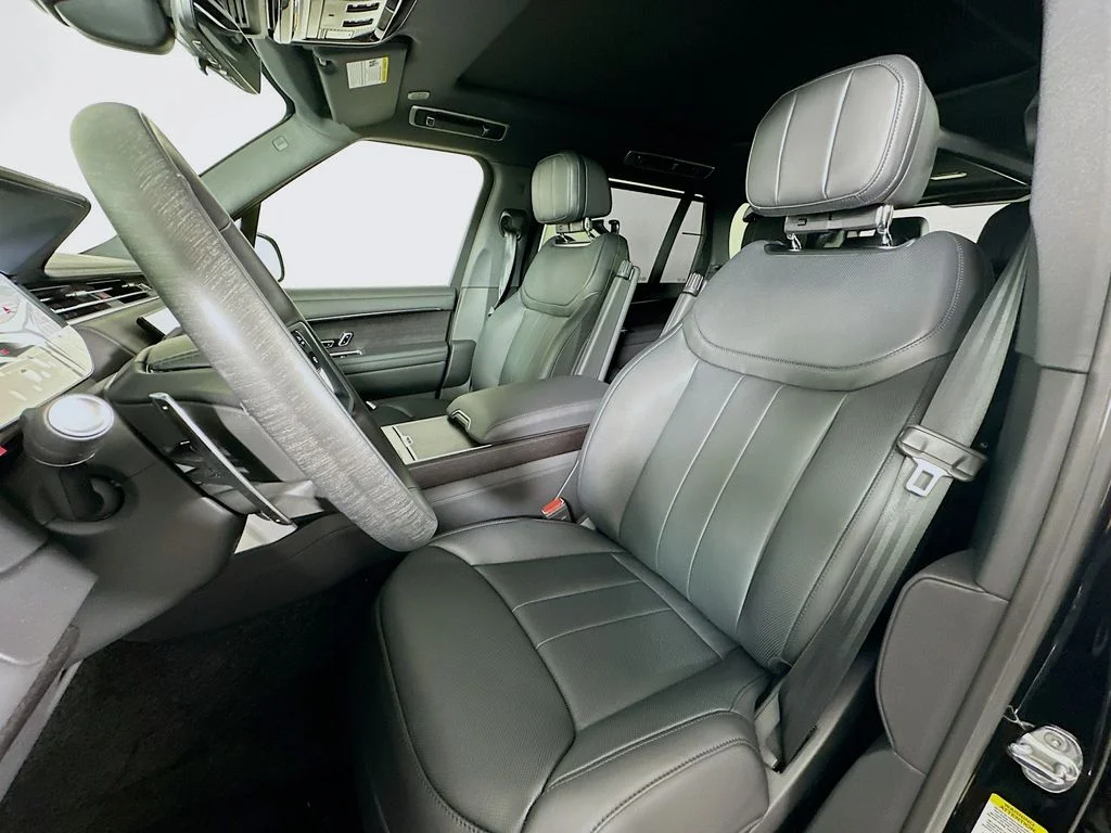 New 2026 Santorini Black Land Rover SE image 11