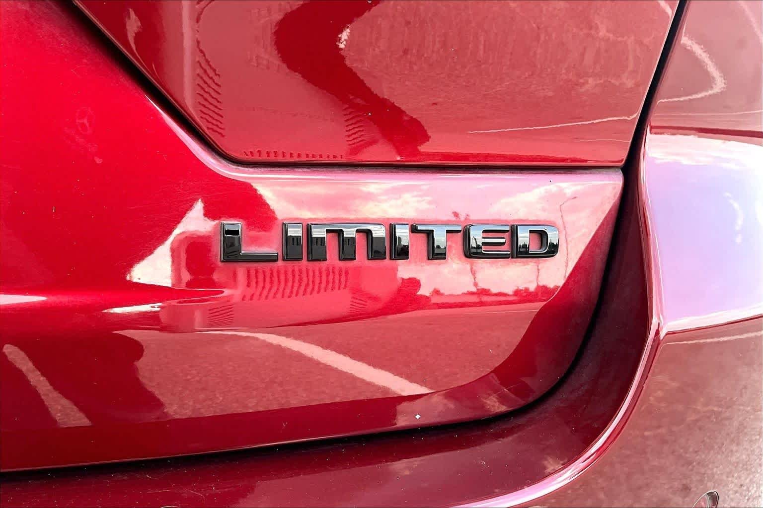 Used 2023 Velvet Red Pearlcoat Jeep Limited image 31