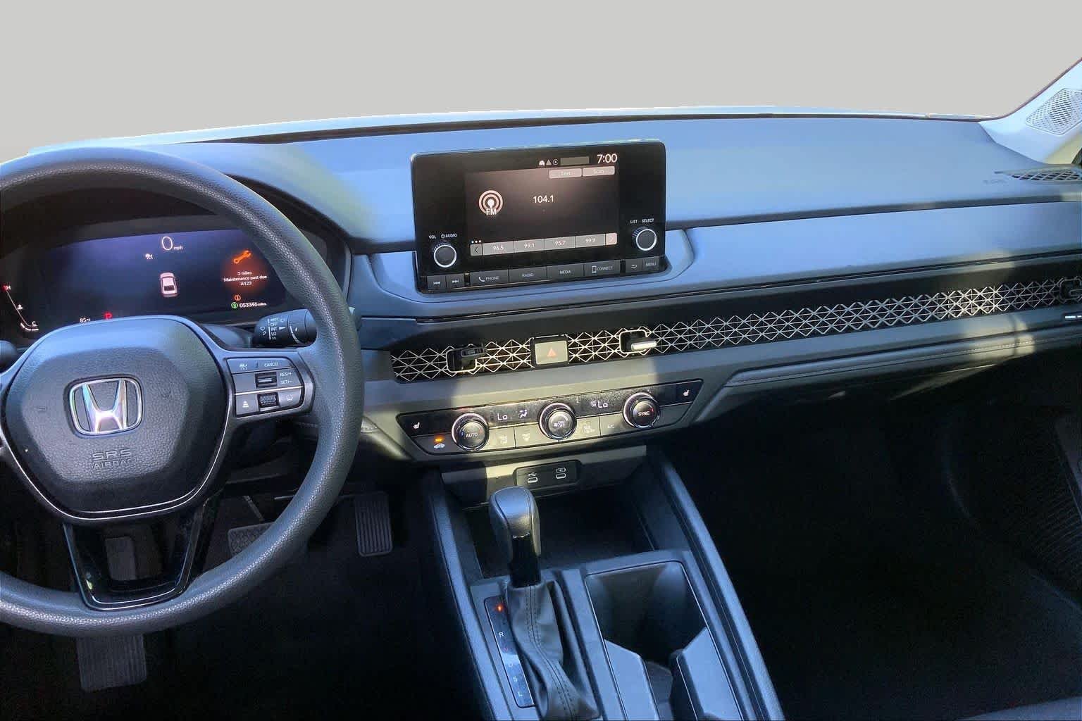 Used 2025 Solar Silver Metallic Honda SE image 7
