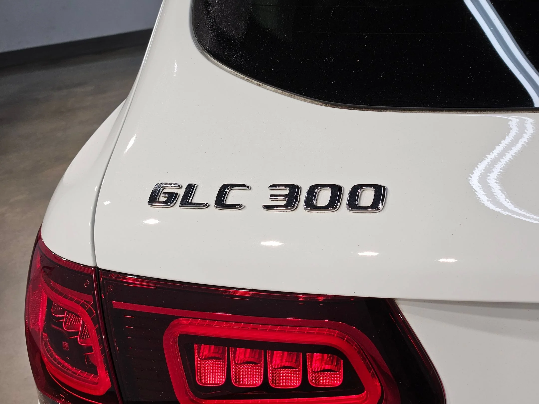 Used 2021 Polar White Mercedes-Benz GLC 300 image 39