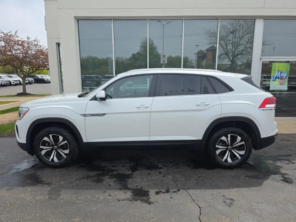 New 2026 Opal White Pearl Volkswagen 2.0T SE image 2