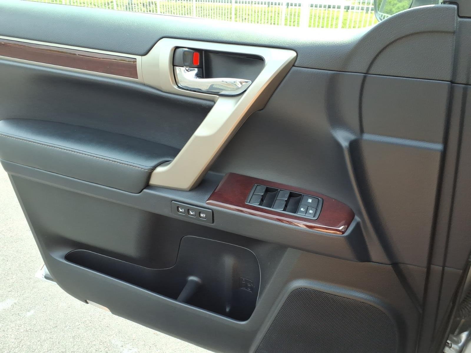 Used 2019 Silver Lining Metallic Lexus GX 460 Premium image 29