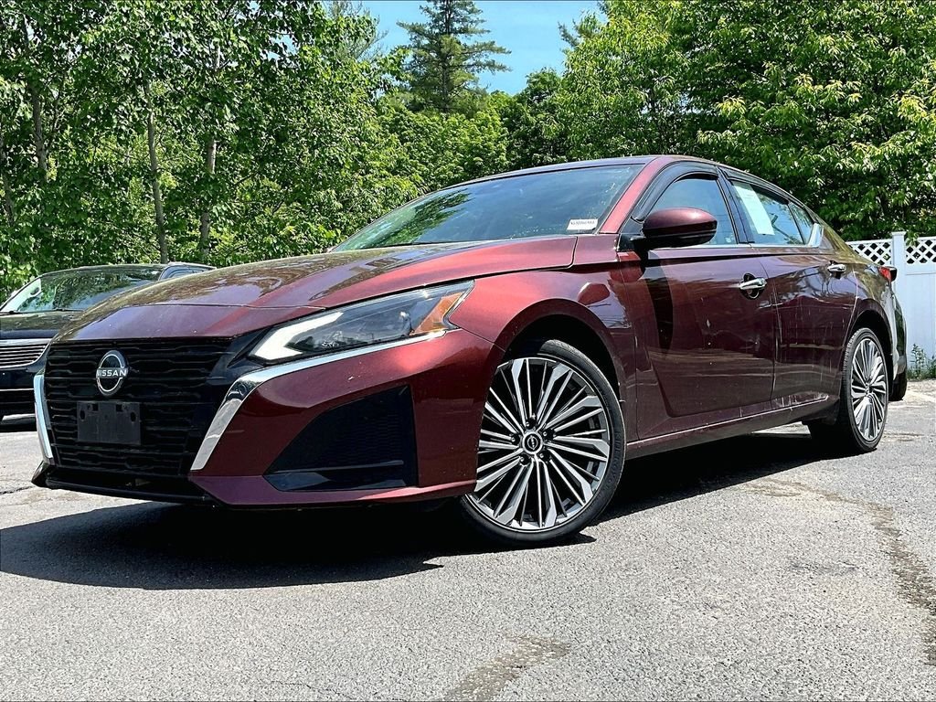 Used 2023 Red Nissan 2.5 SL image 3