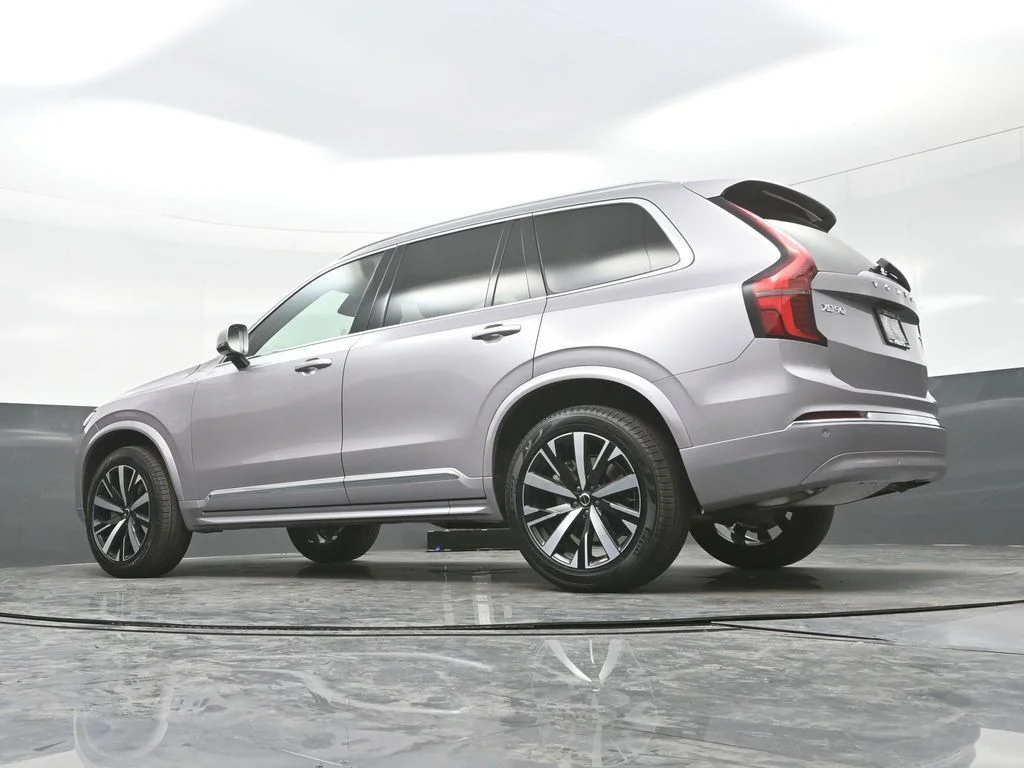 Used 2026 Aurora Silver Volvo Core image 29