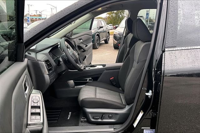 New 2026 Nissan Rogue SV 4D Sport Utility