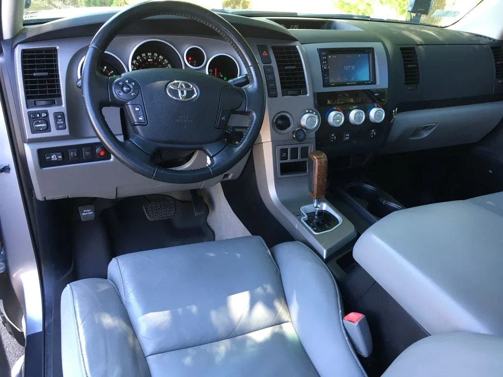 Used 2010 Silver Toyota Limited image 26