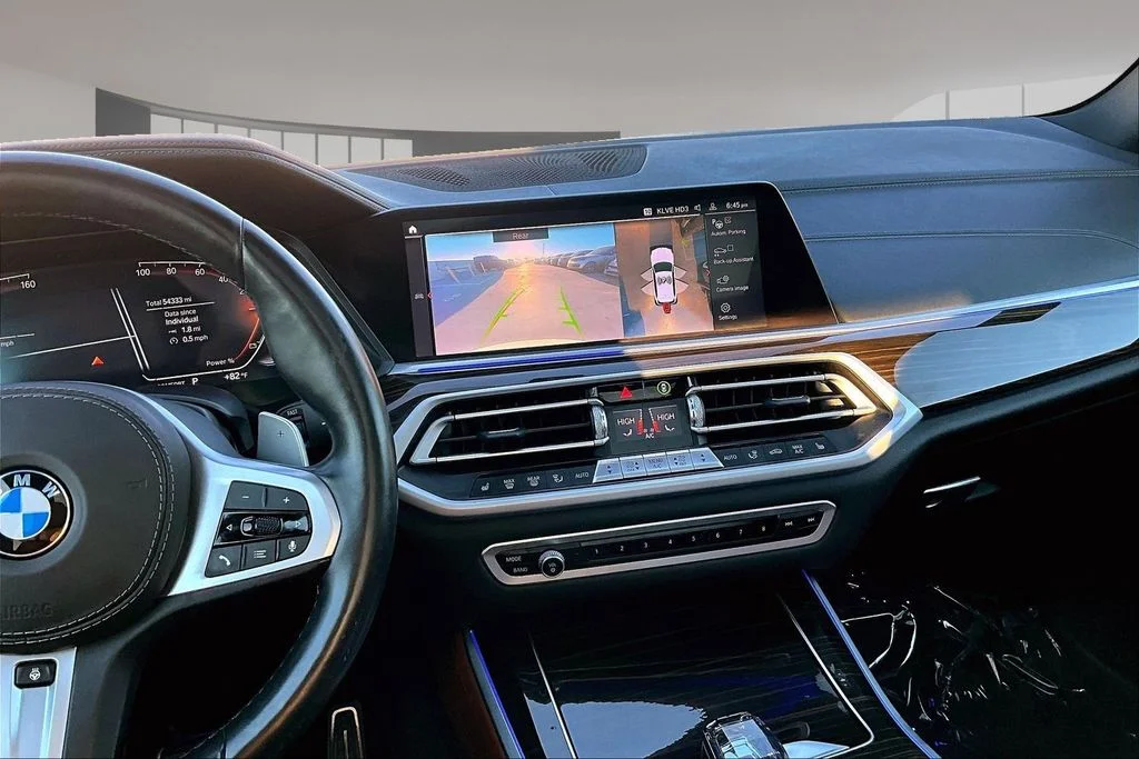 Used 2021 White BMW xDrive40i image 9