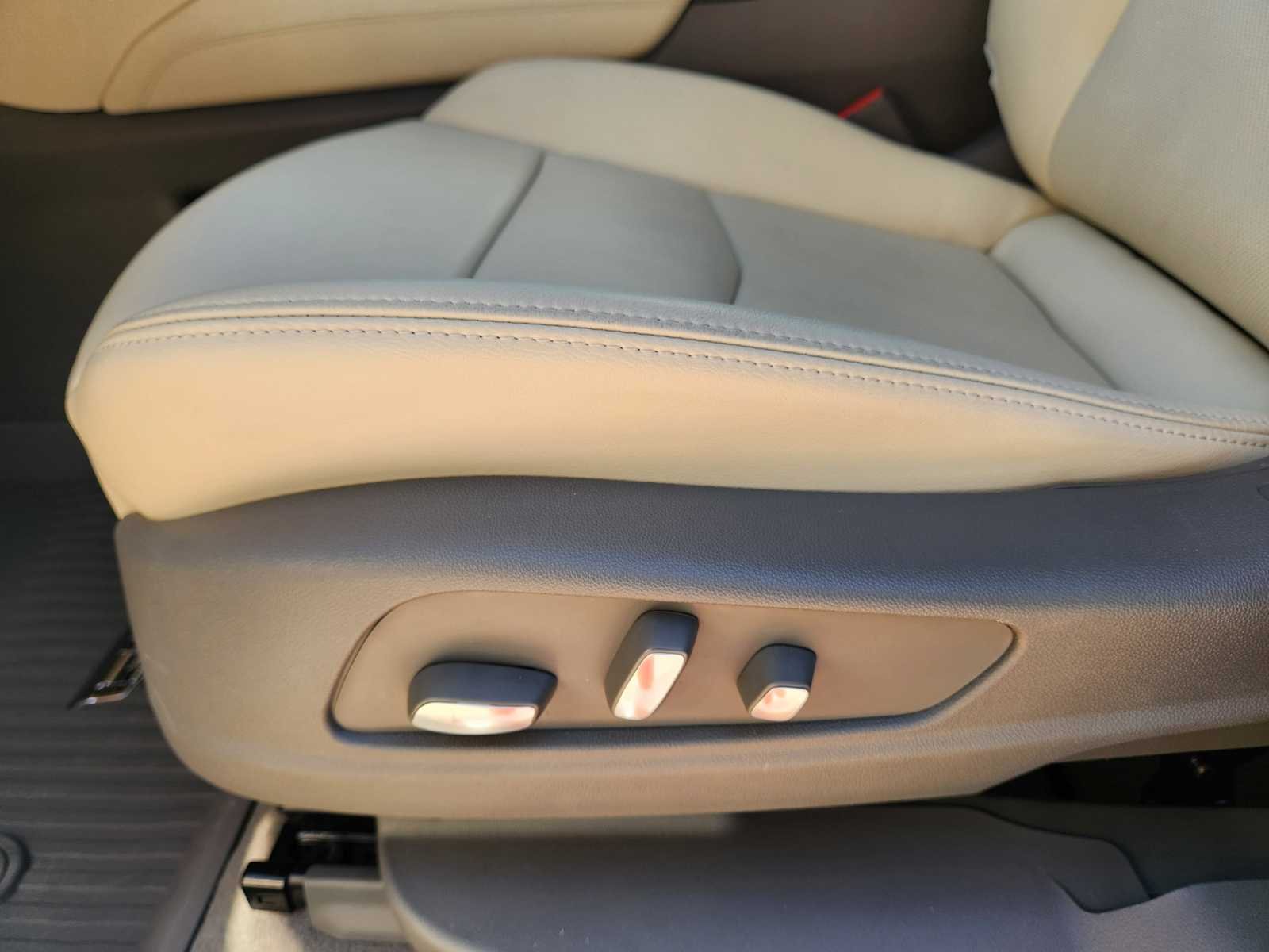 2025 Cadillac XT6 Premium Luxury - Photo 19