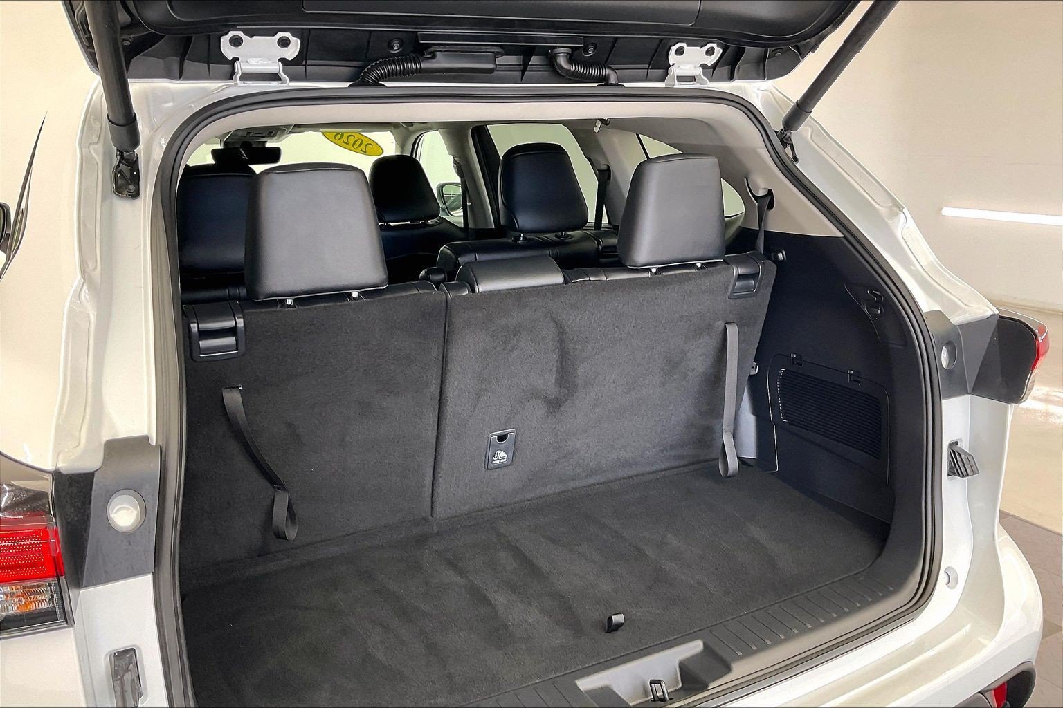 Used 2026 Wind Chill Pearl Toyota XLE image 28