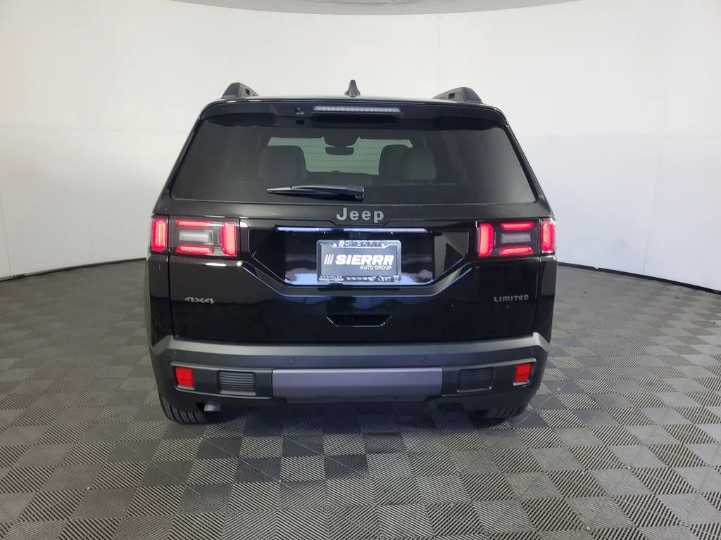 New 2026 Diamond Black Crystal Pearl-Coat Exterior Paint Jeep Limited image 5