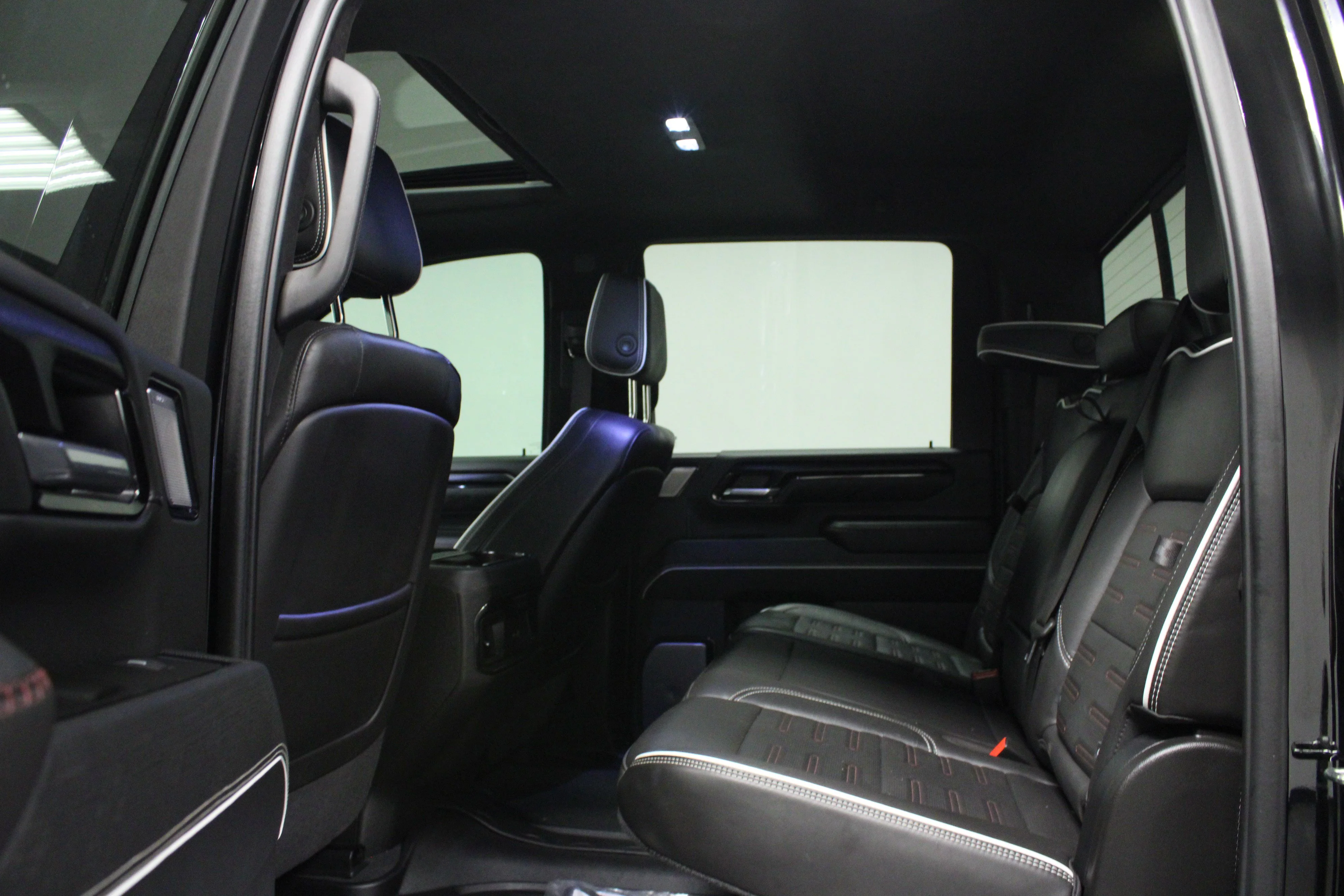 Used 2025 Onyx Black GMC AT4X image 13