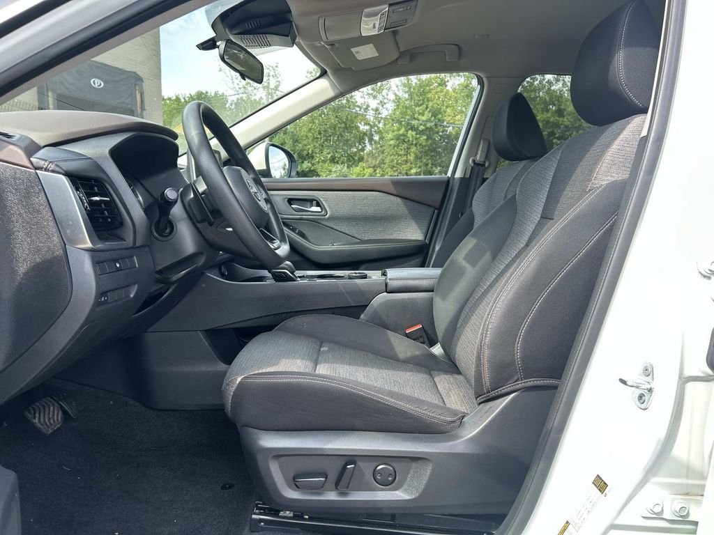 Used 2022 White Nissan SV image 15
