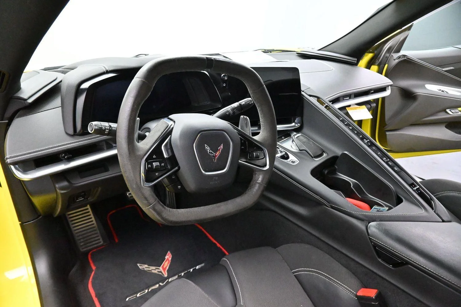 Used 2021 ACCELERATE YELLOW METALLIC Chevrolet 1LT image 18