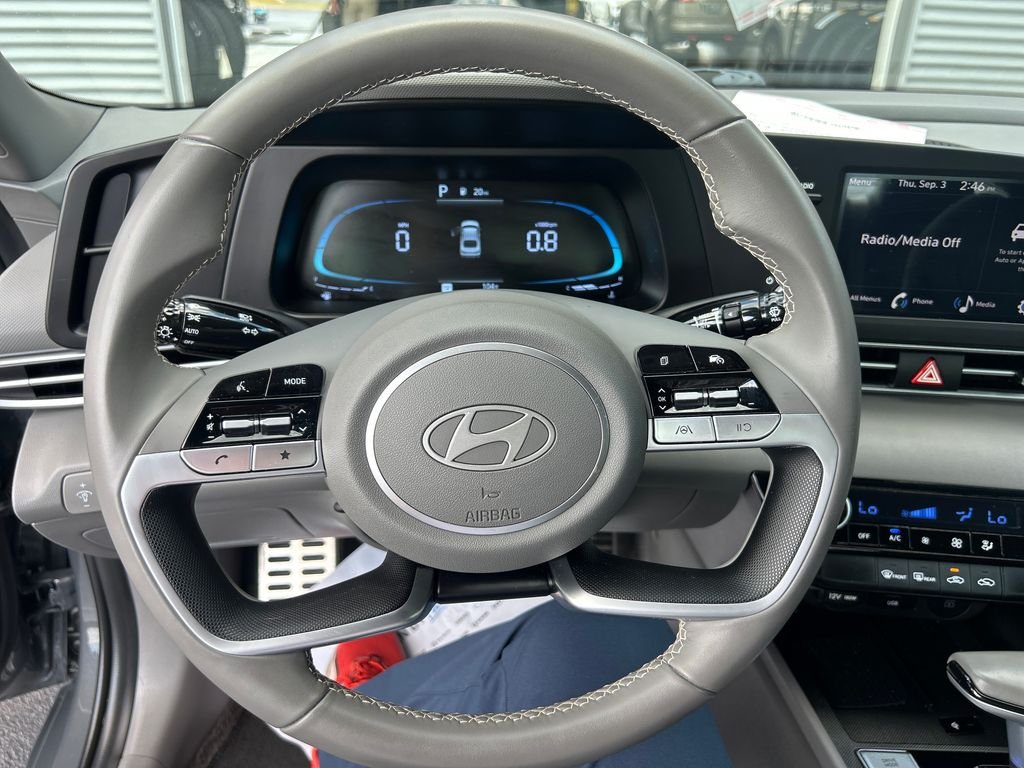 Used 2025 Gray Hyundai SEL Sport image 16