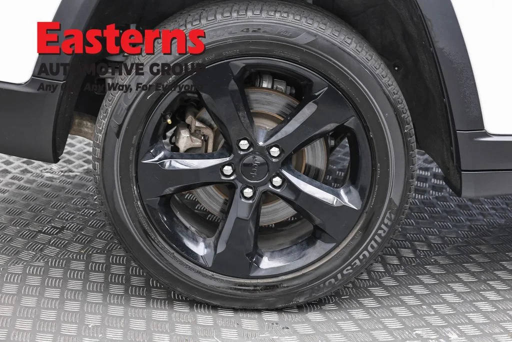Used 2023 White Jeep Altitude image 32