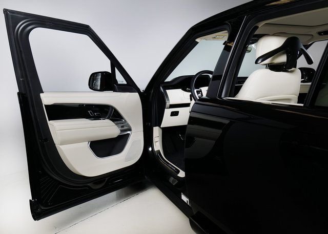 New 2026 Santorini Black Land Rover SE image 22