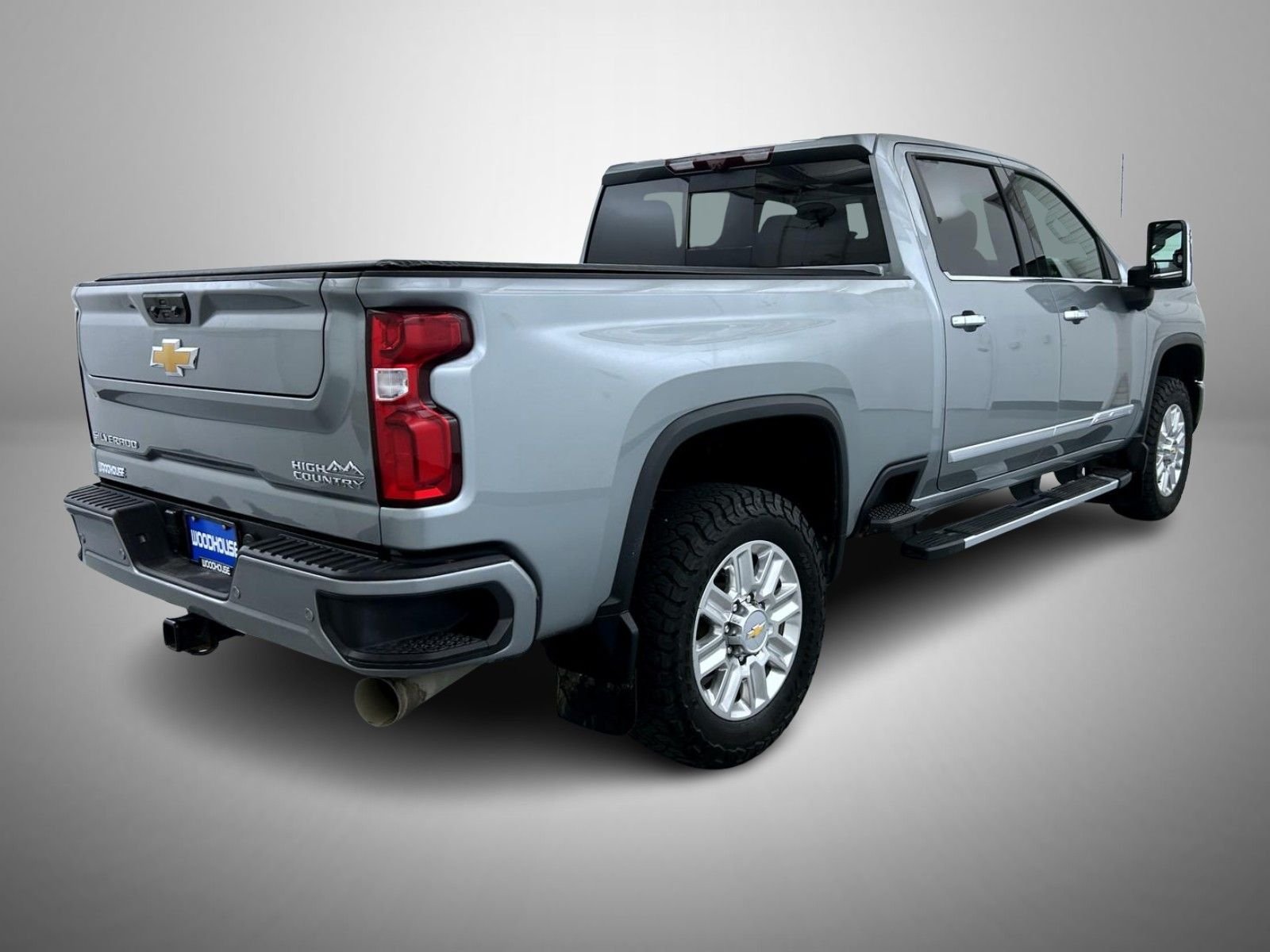 Used 2024 Gray Chevrolet High Country image 5